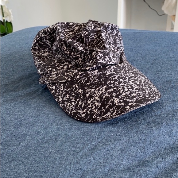 Lululemon hat - Picture 1 of 3
